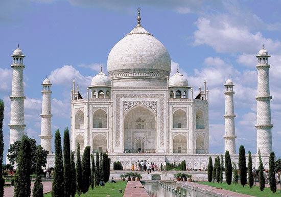 See Memorable Taj Mahal in Agra India