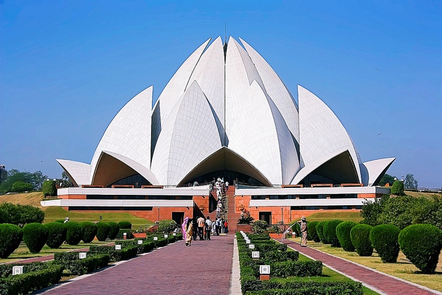 Visit World Famous Lotus Temple in Delhi