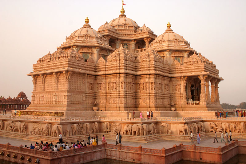 See Fine Art of Akshardham Temple in Delhi