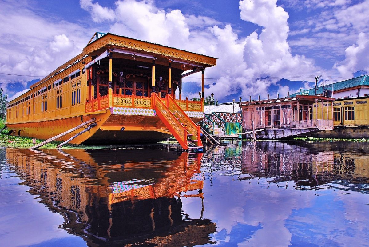 Life in Dal Lake Houseboat Srinagar