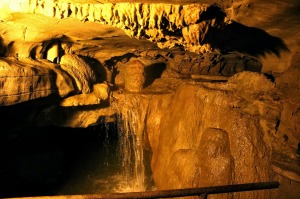 Grab The Amazing Tour Package To Belum Caves