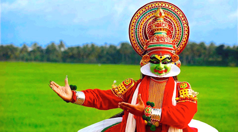 8 Must To Do Things in Kerala: Kathakali, Crafts, Backwater, Elephant