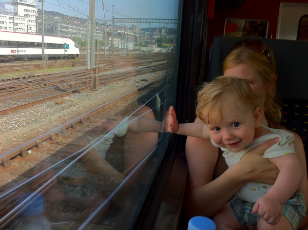 Tips for a safe travel with baby by train