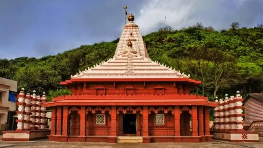Ganpatiphule famous temple