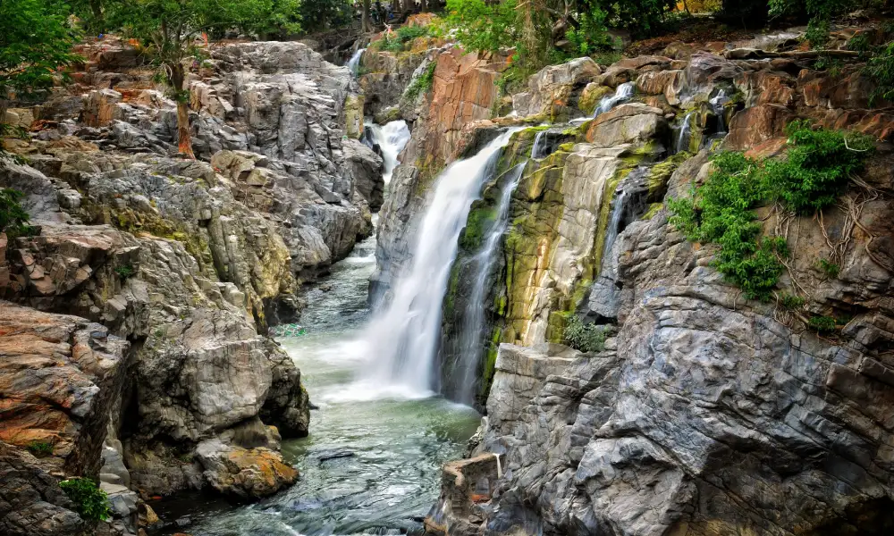 Hogenakkal waterfall