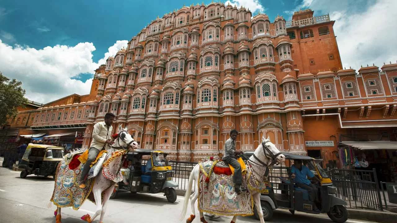 Hawa Mahal Road, Jaipur - perfect weekend trip in India