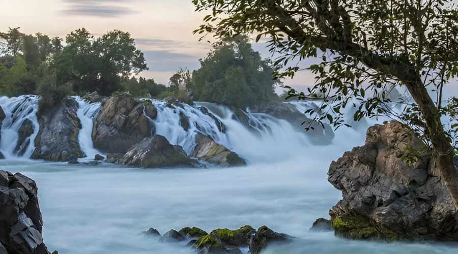 Li Phi waterfall in laos