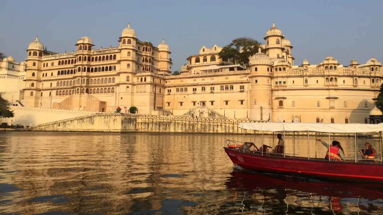 The city of lakes Udaipur - perfect weekend trip in India