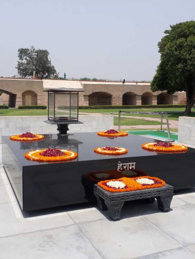 Raj Ghat – Mausoleum of Gandhi in Delhi