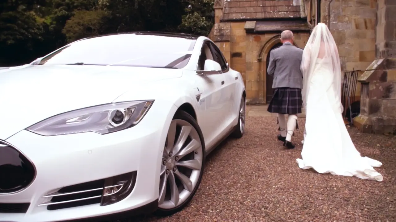 How to Hire a Luxury Car for Your Wedding: The Whole Story