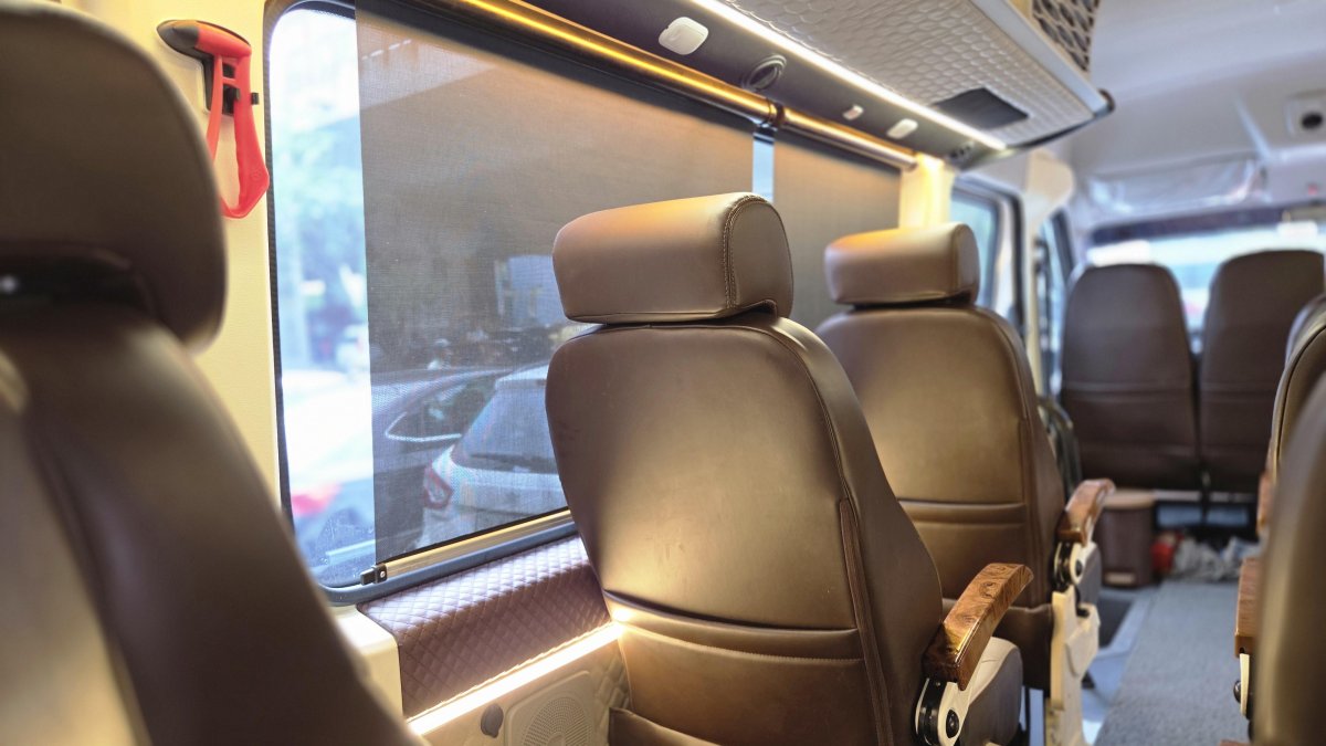 12 / 16 Seater Deluxe 2x1 Force Urbania Pictures