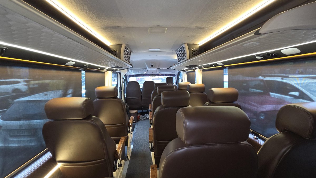 12 / 16 Seater Deluxe 2x1 Force Urbania Pictures