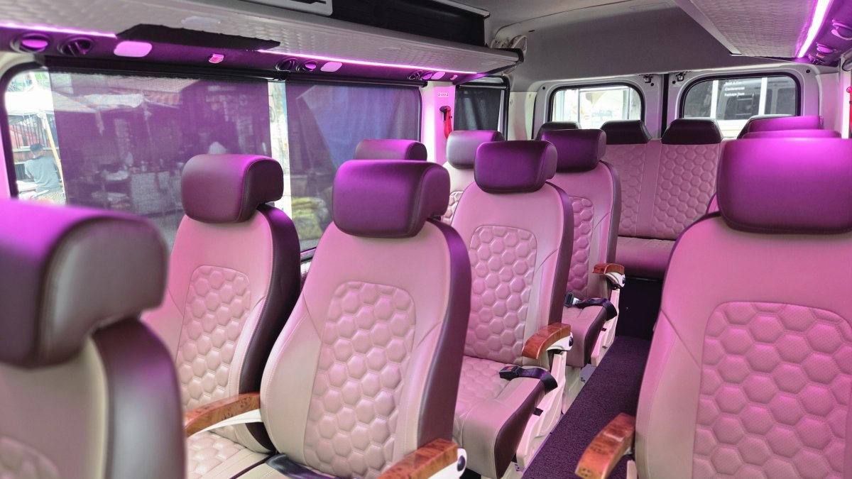 12 / 16 Seater Deluxe 2x1 Force Urbania Pictures