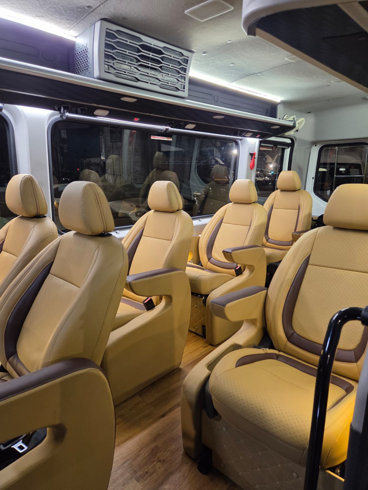 9 / 12 Seater Premium 1x1 Maharaja Urbania With Ventilated Seats