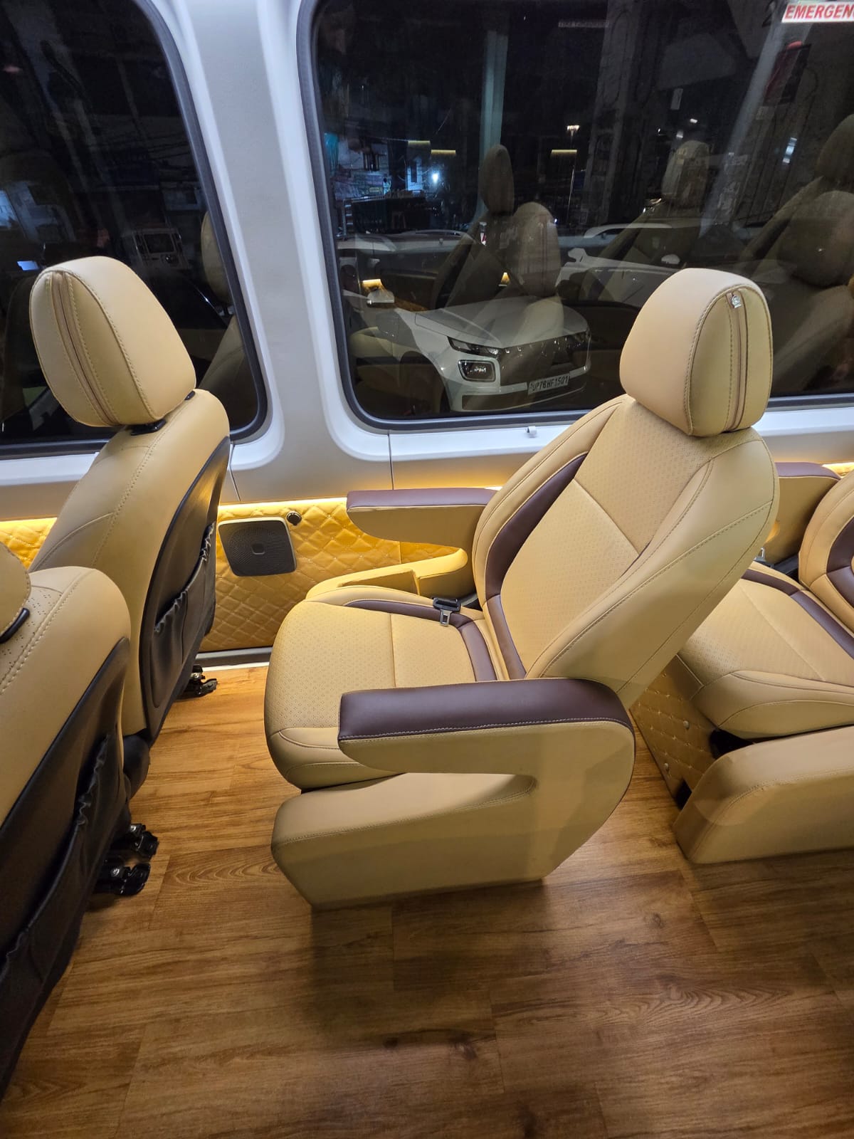 9 / 12 Seater Premium 1x1 Maharaja Urbania With Ventilated Seats