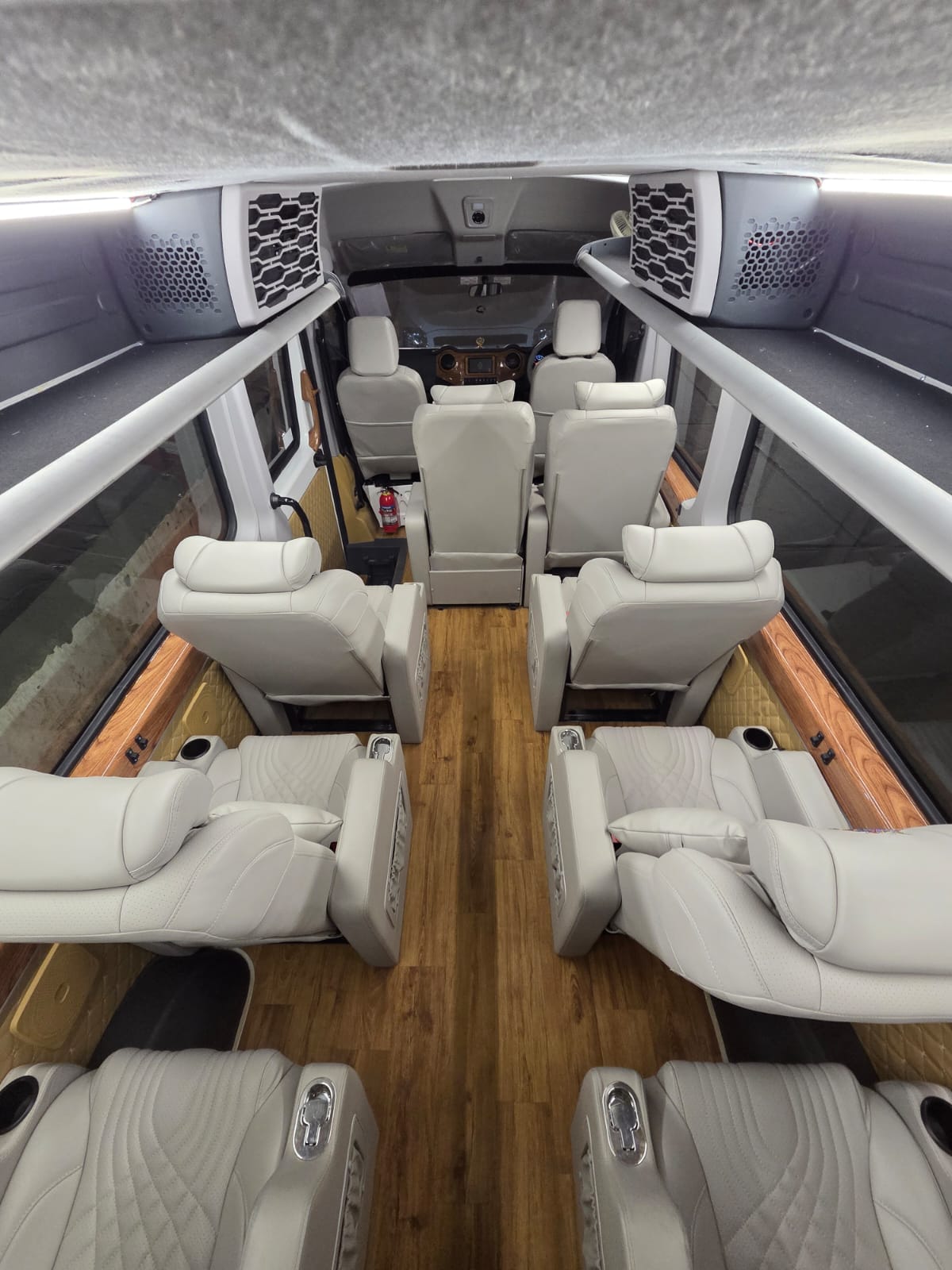 9 / 12 Seater 1x1 Maharaja Urbania