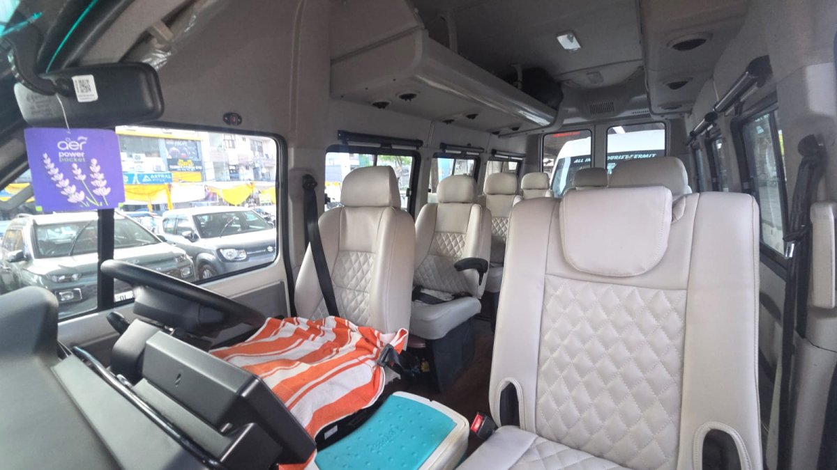 7 Seater Luxury Maharaja Tata Winger