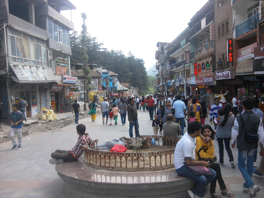 Manali mall road image