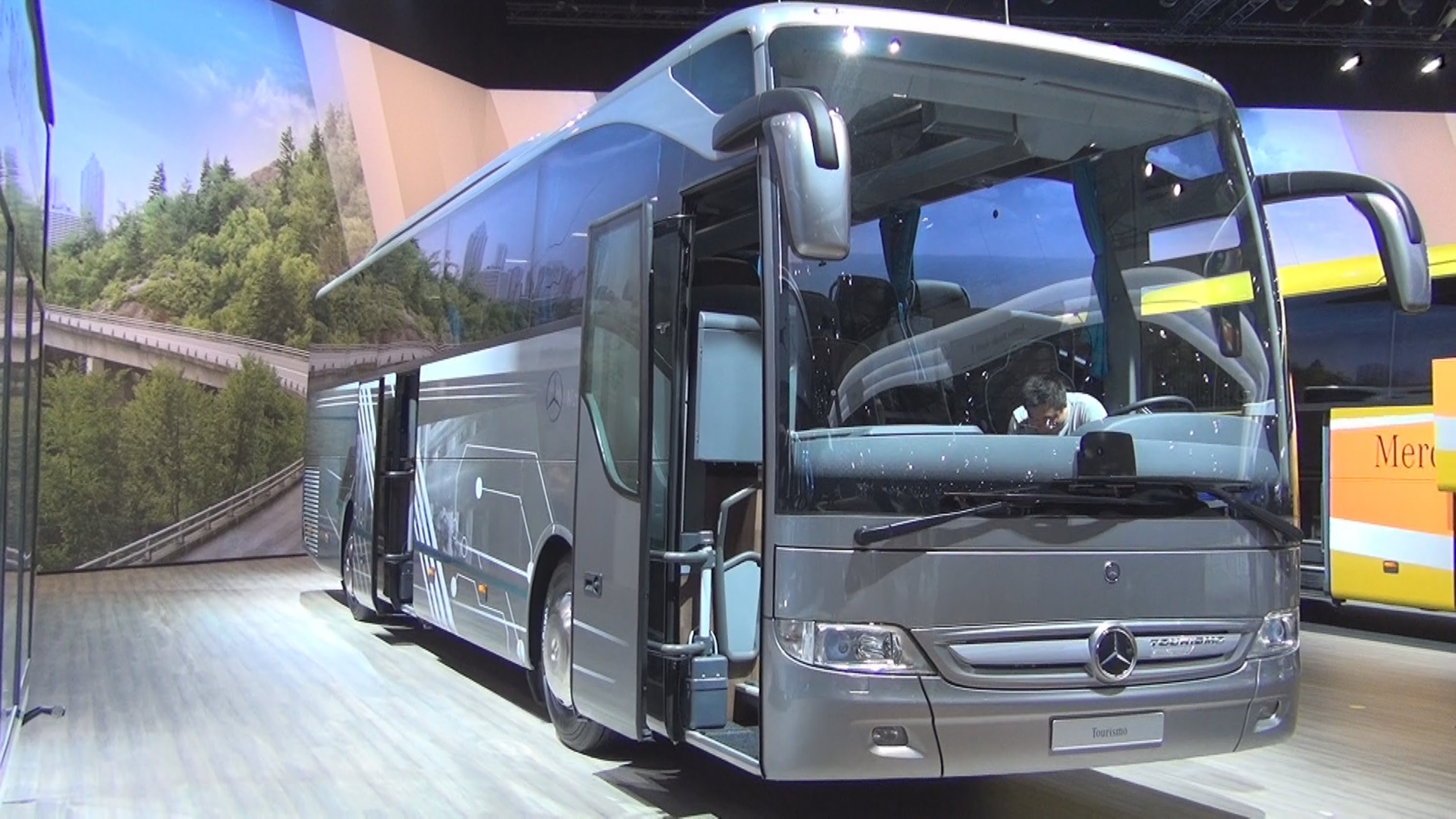 Mercedes Benz Bus