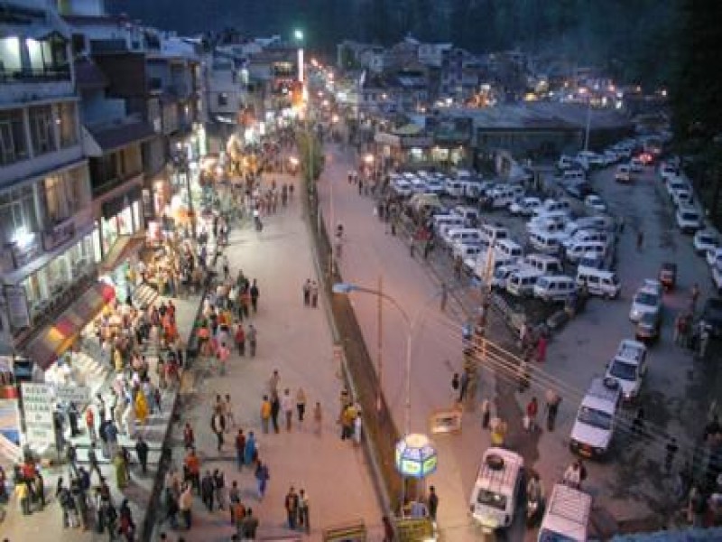 Mall road manali in may month